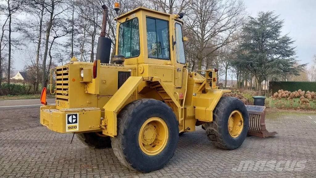CAT 920 Колесни товарачи
