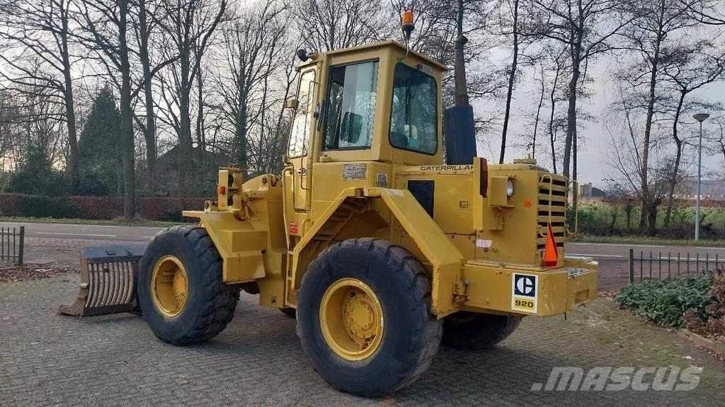 CAT 920 Колесни товарачи