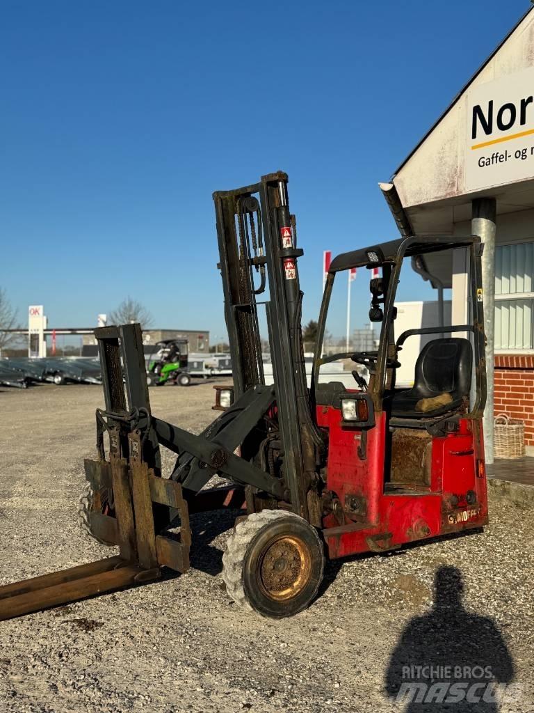 Moffett M4 25.3 Дизелови камиони