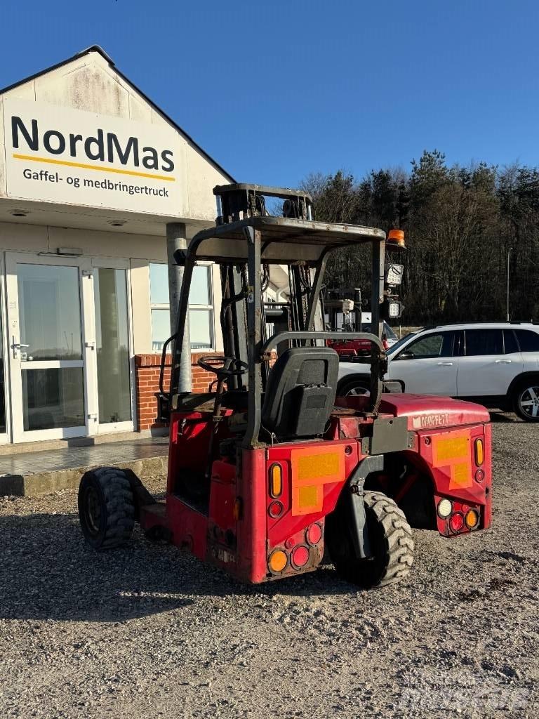 Moffett M4 25.3 Дизелови камиони