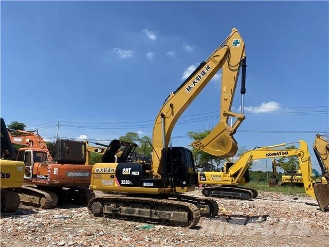 CAT 323D Верижен екскаватор
