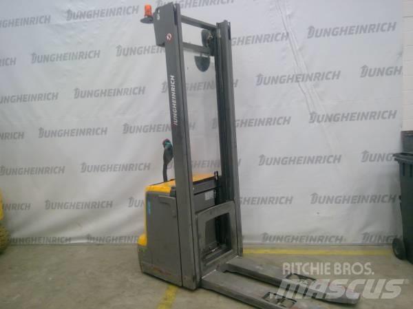 Jungheinrich EJC 220 Колички високоповдигачи с теглич