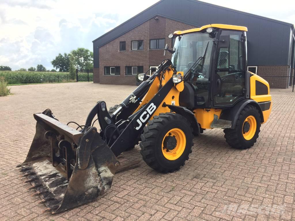 JCB 406 Колесни товарачи