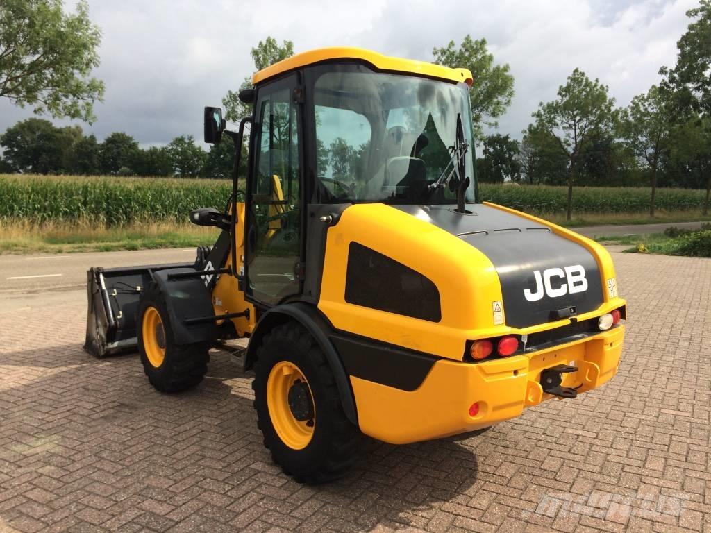 JCB 406 Колесни товарачи