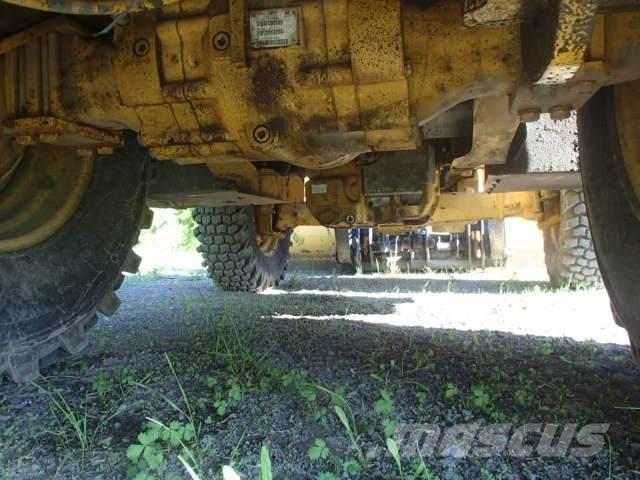 DEERE 410J Товарач със заден ексватор
