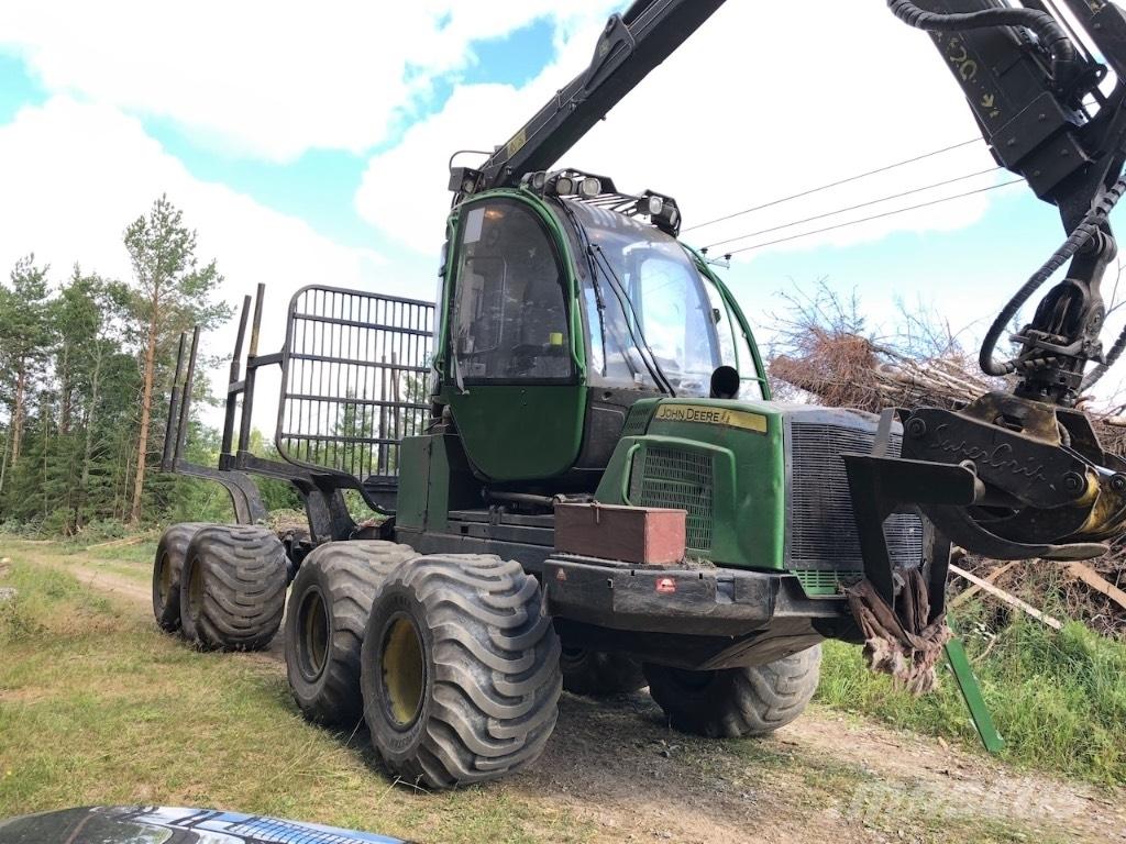John Deere 810 E Форуардери