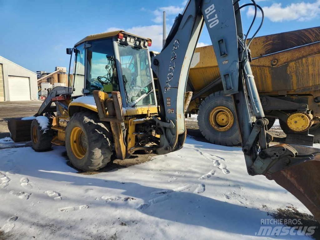 Volvo BL 70 Товарач със заден ексватор