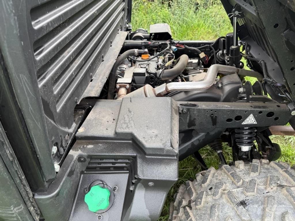 John Deere XUV 865 Комунални съоражения
