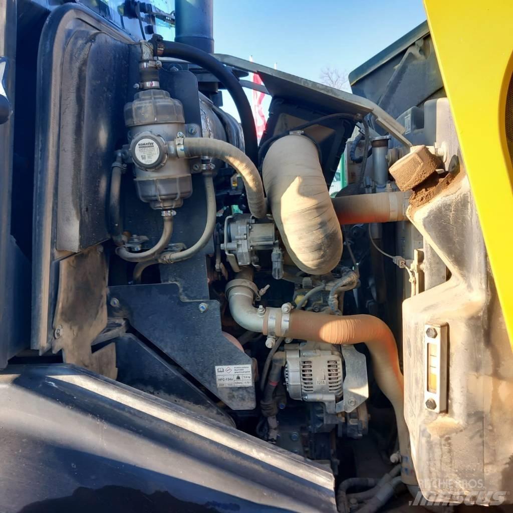 Komatsu WA80M-7 Колесни товарачи