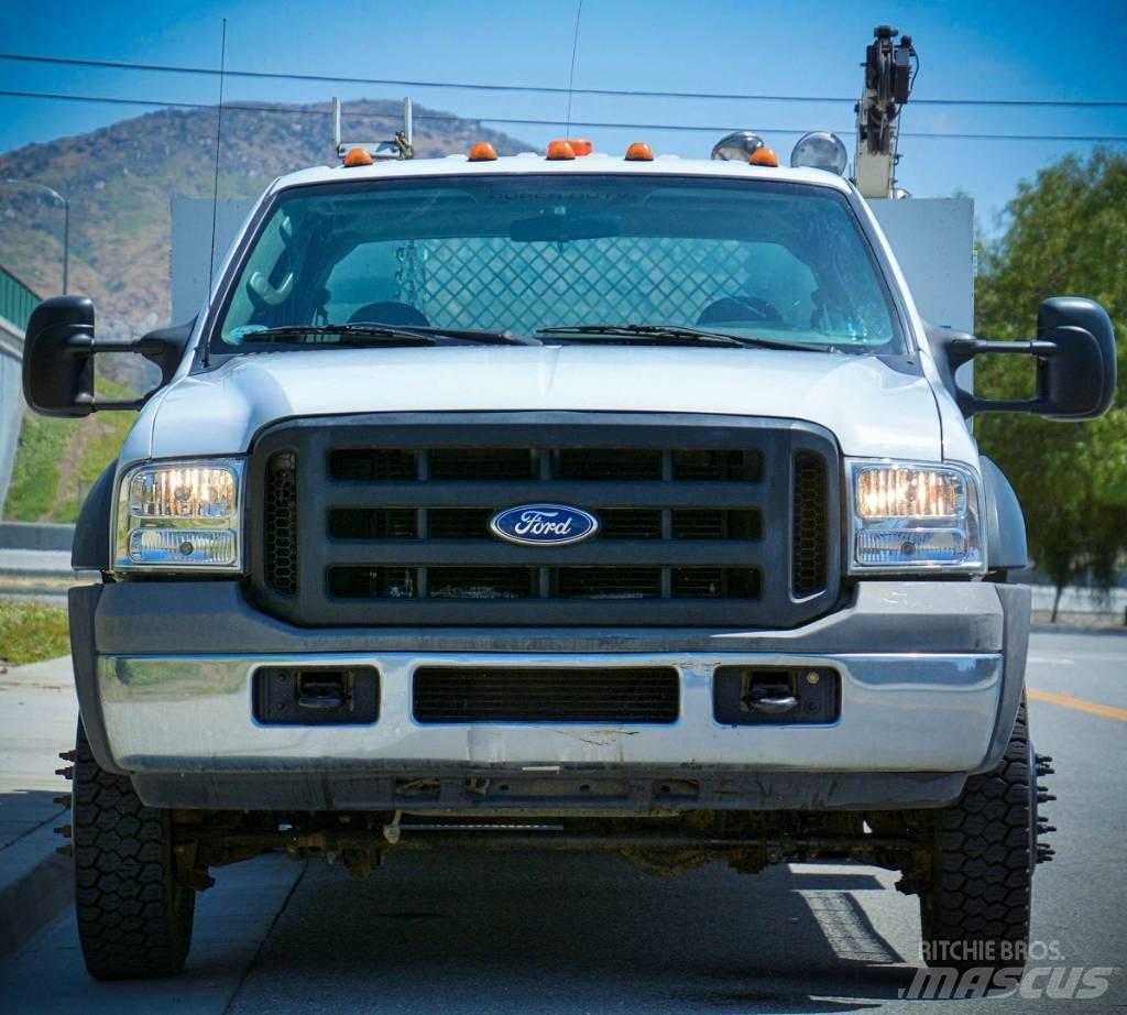 Ford F 550 Общински/универсални превозни средства
