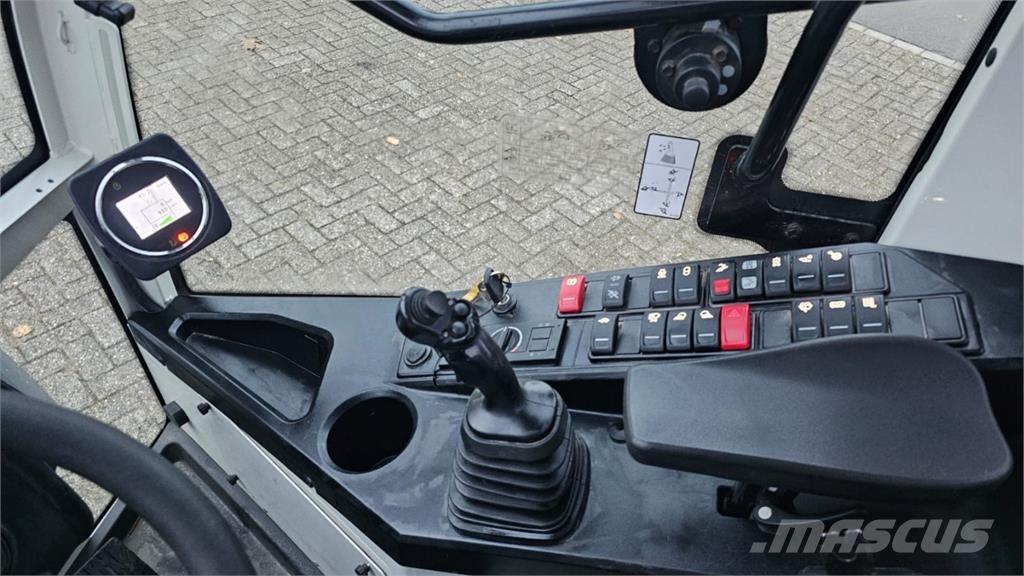 CLAAS Torion 535 Колесни товарачи