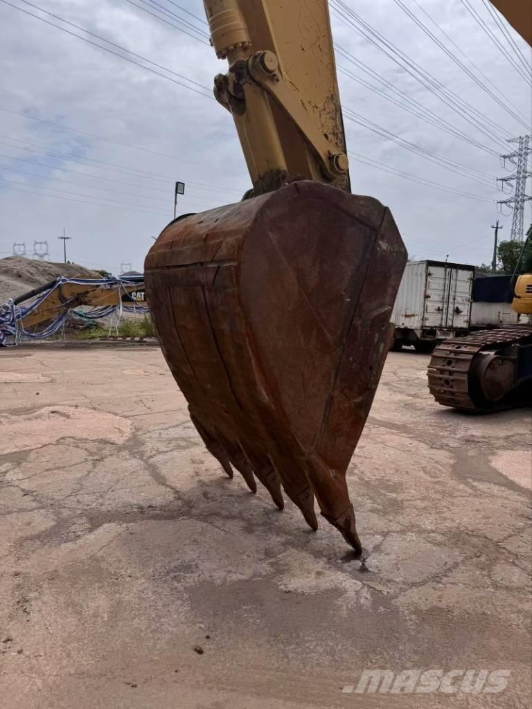 Komatsu PC 400-8 Багери амфибии