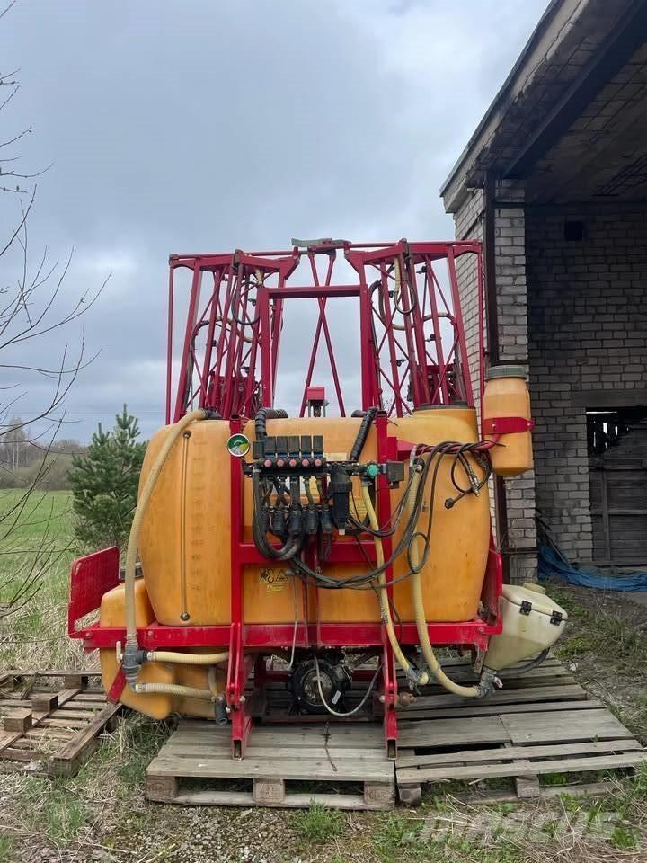Junkkari 1300/4 Навесни пръскачки
