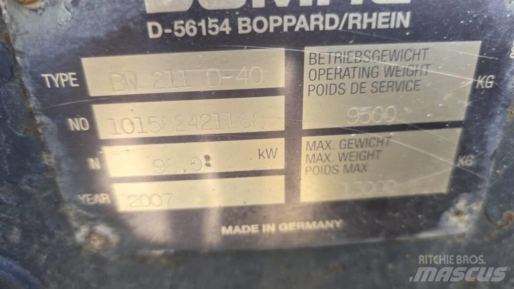 Bomag BW 211 D-40 Двойни барабанни ролки
