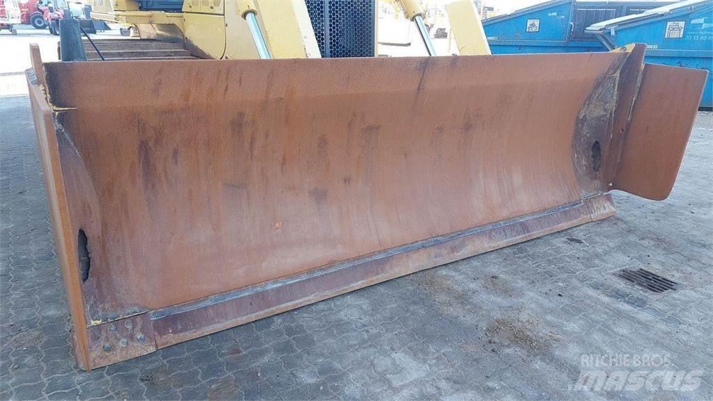 Komatsu D65PX-18 Верижни булдозери
