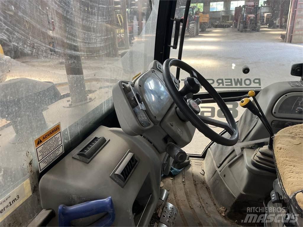 Fermec 860 Товарач със заден ексватор