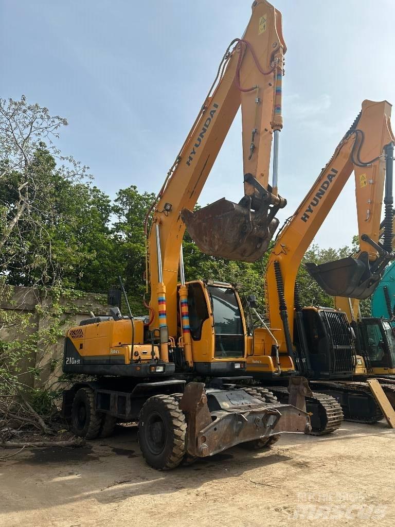 Hyundai R210W-9 Колесни екскаватори