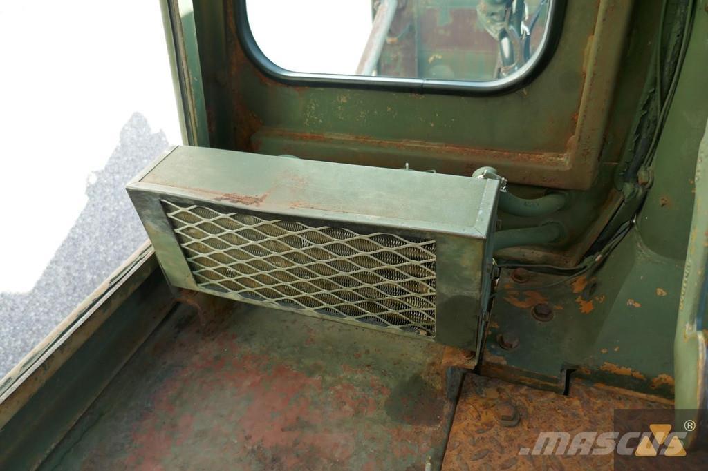 CAT D7G Ex-army Верижни булдозери
