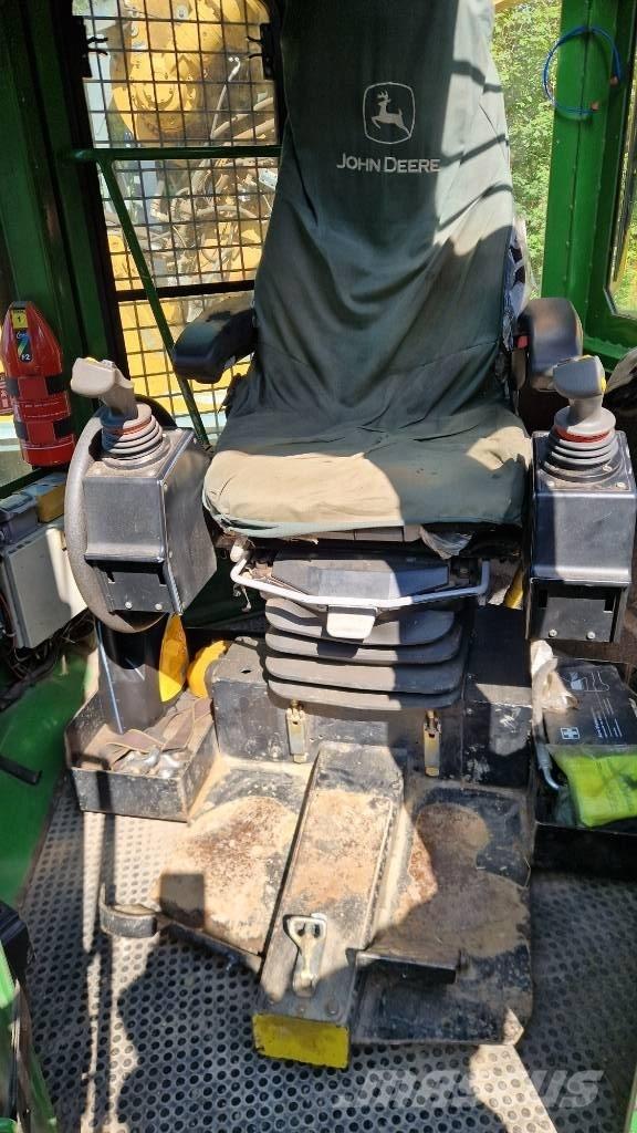 John Deere 640 G III Скидери
