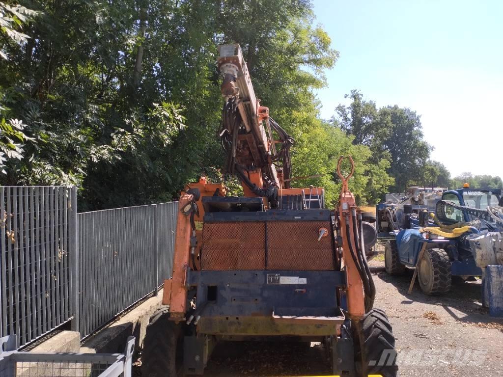 Tamrock COMMANDO 300 Апаратура за повърхностна редова сеидба