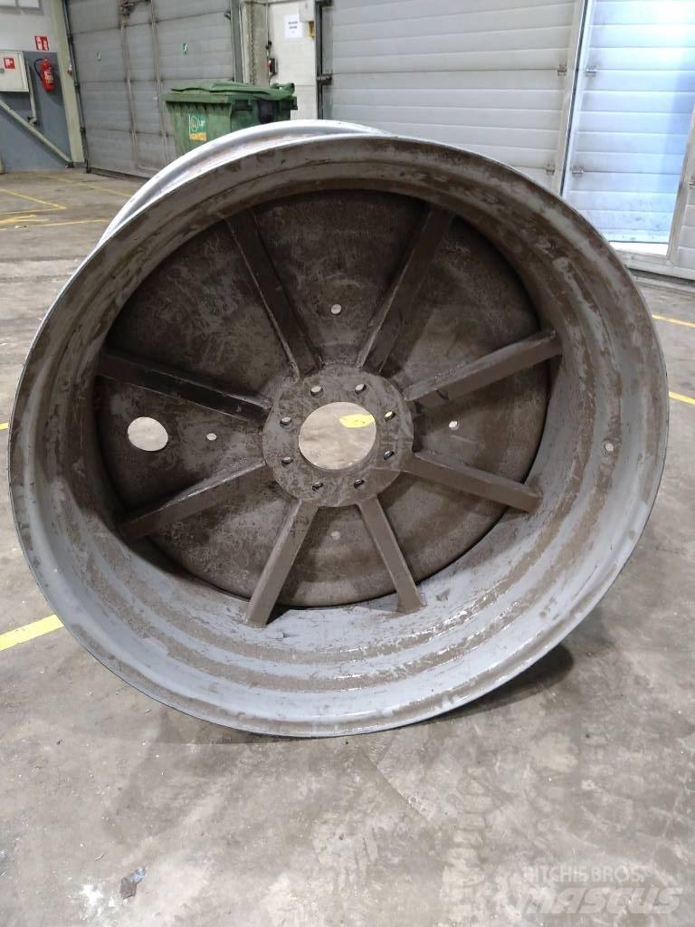 Massey Ferguson 7718 Колелета/Гуми