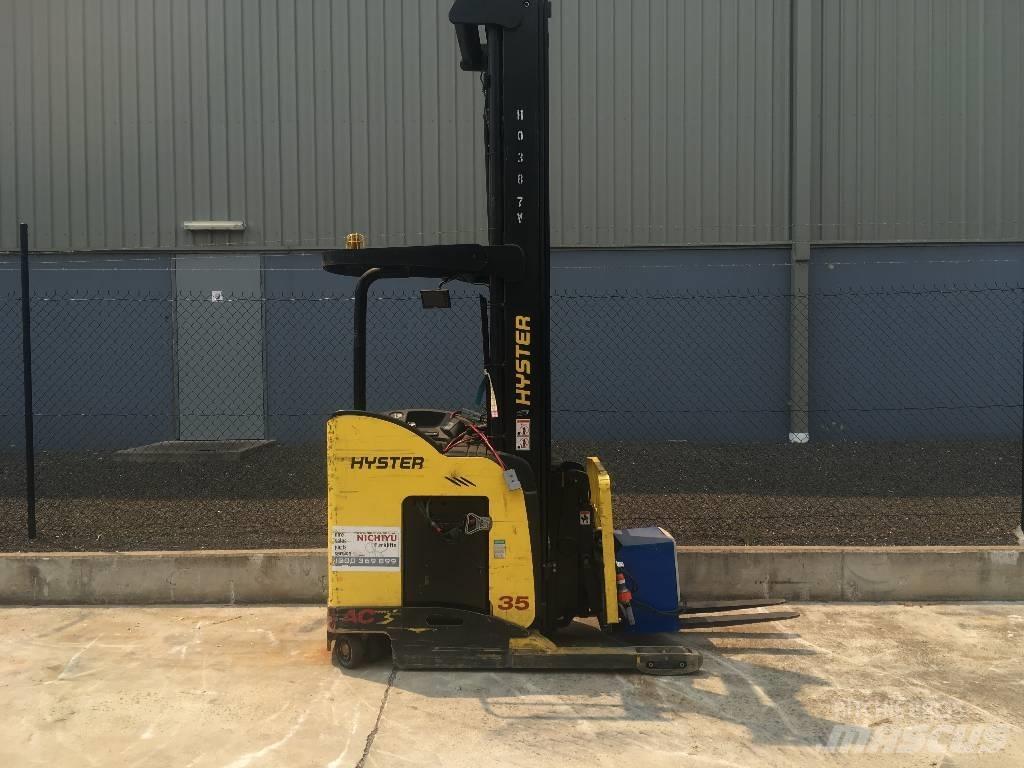 Hyster N35ZDR Ретрак/ Високоповдигач с изместване на вилката напред