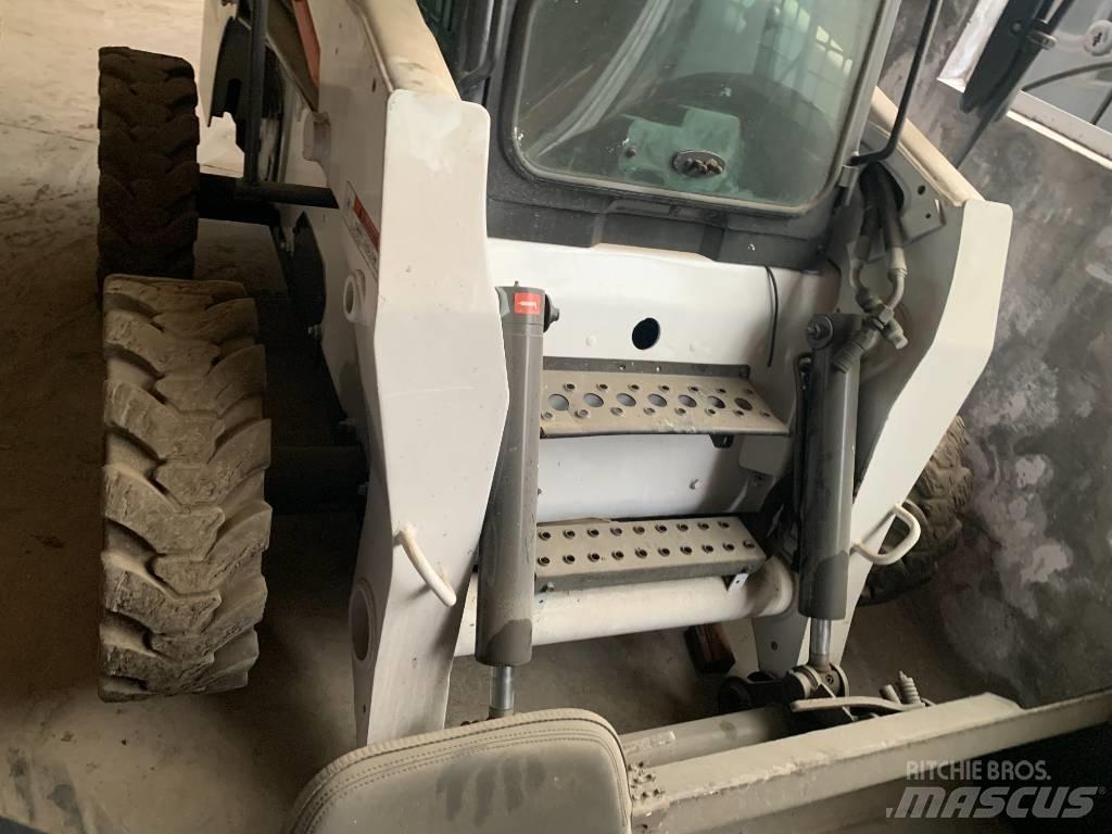 Bobcat S 300 Мини товарачи
