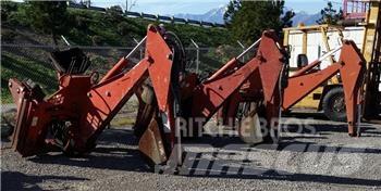 Bobcat 811 Товарачи със заден ескаватор