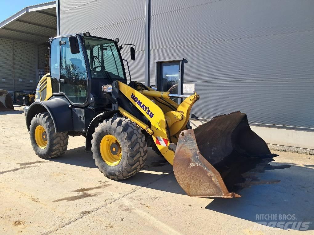 Komatsu WA100M-8 Колесни товарачи