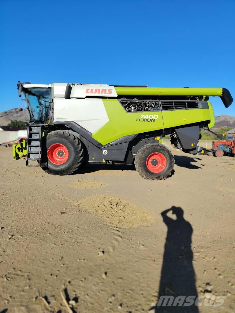 CLAAS Lexion 7400 Комбайни