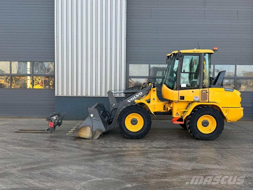 Volvo L30G Колесни товарачи