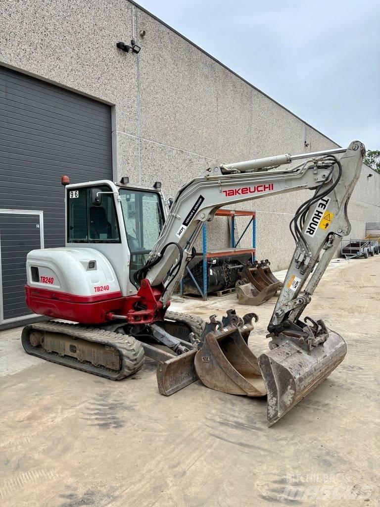 Takeuchi TB 240 Мини екскаватори < 7 т