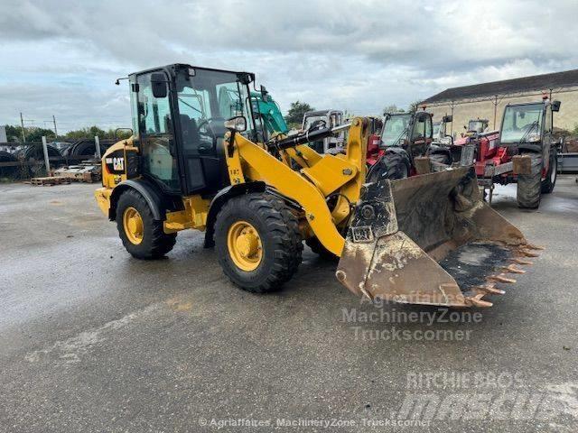 CAT 906 Колесни товарачи