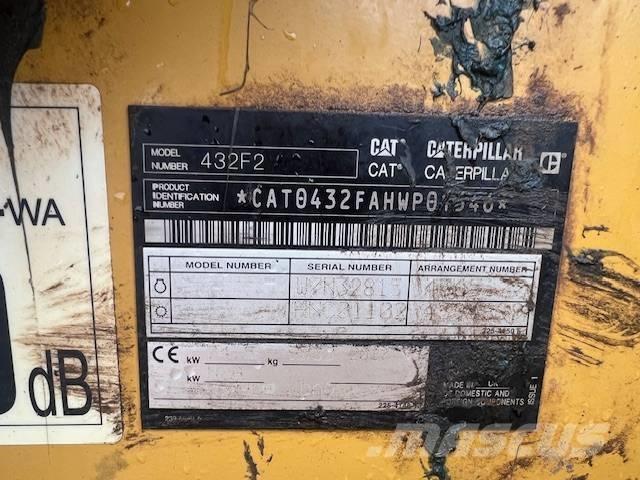 CAT 432 F Товарач със заден ексватор