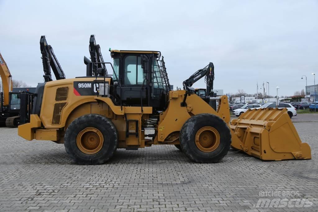 CAT 950M Колесни товарачи