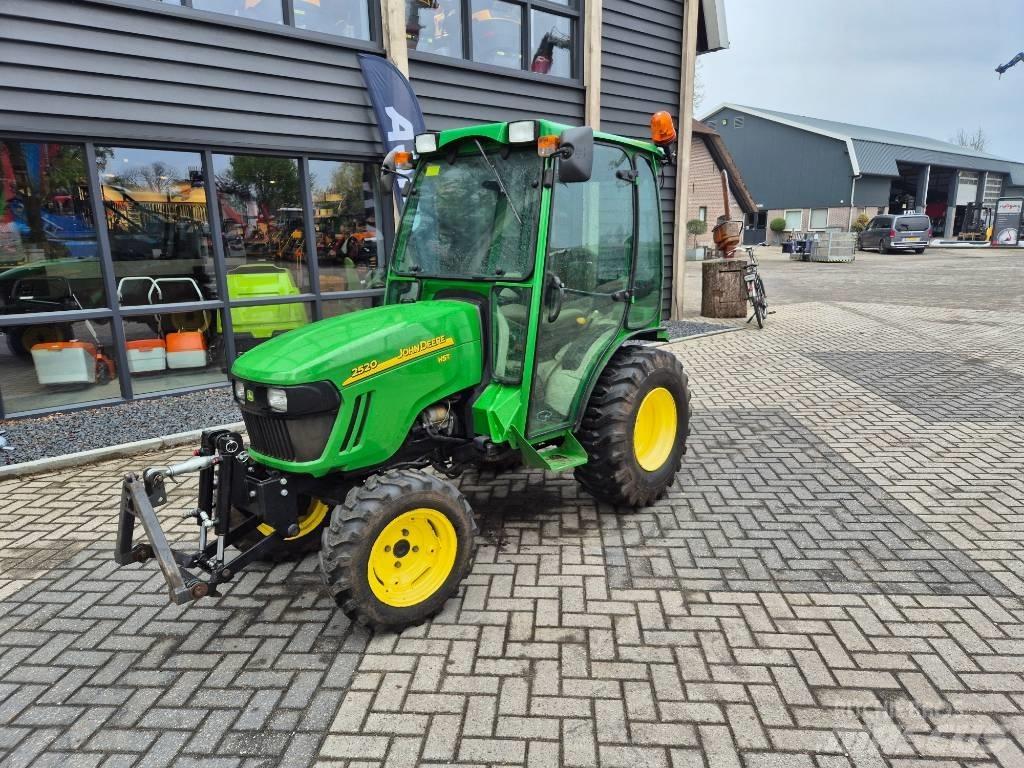 John Deere 2520 Компактни трактори