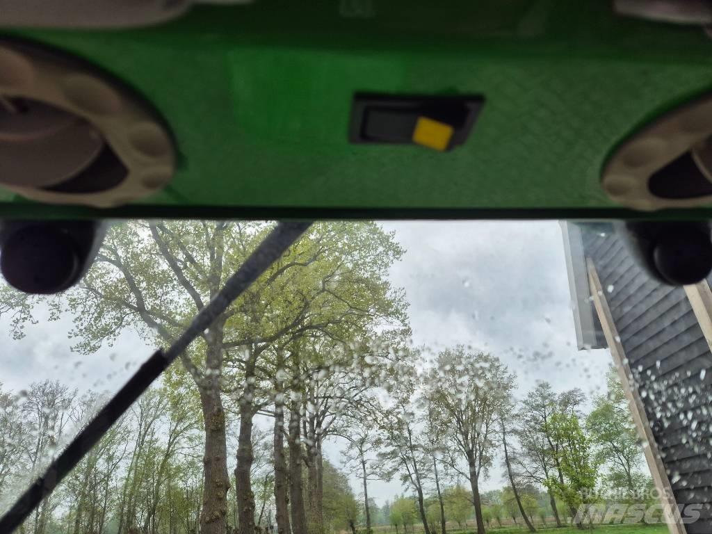 John Deere 2520 Компактни трактори