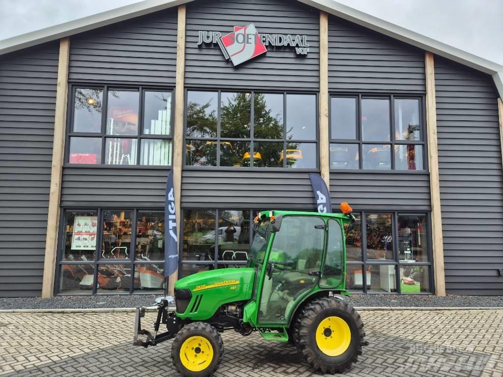 John Deere 2520 Компактни трактори