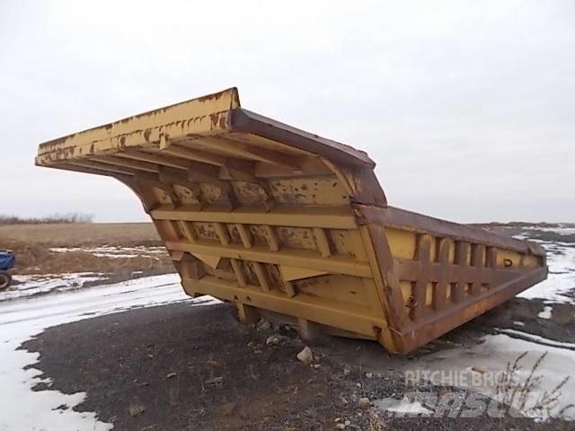 CAT 777B Твърди самосвали
