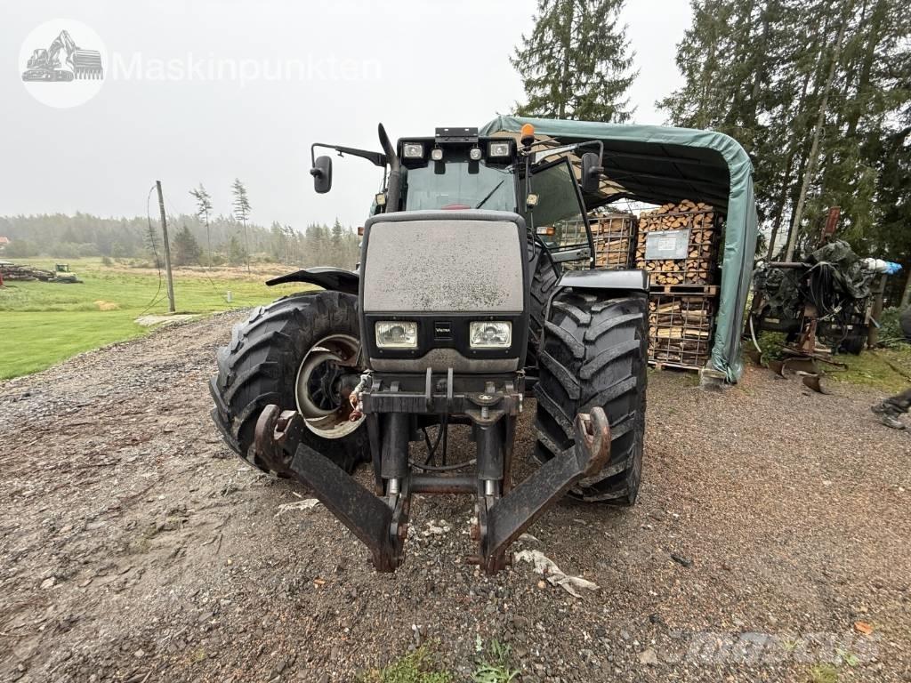 Valtra 8350 Трактори
