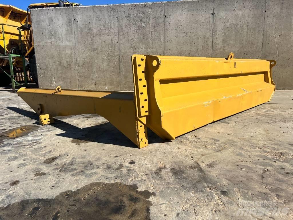 CAT TAILGATE CAT 735 Задни врати
