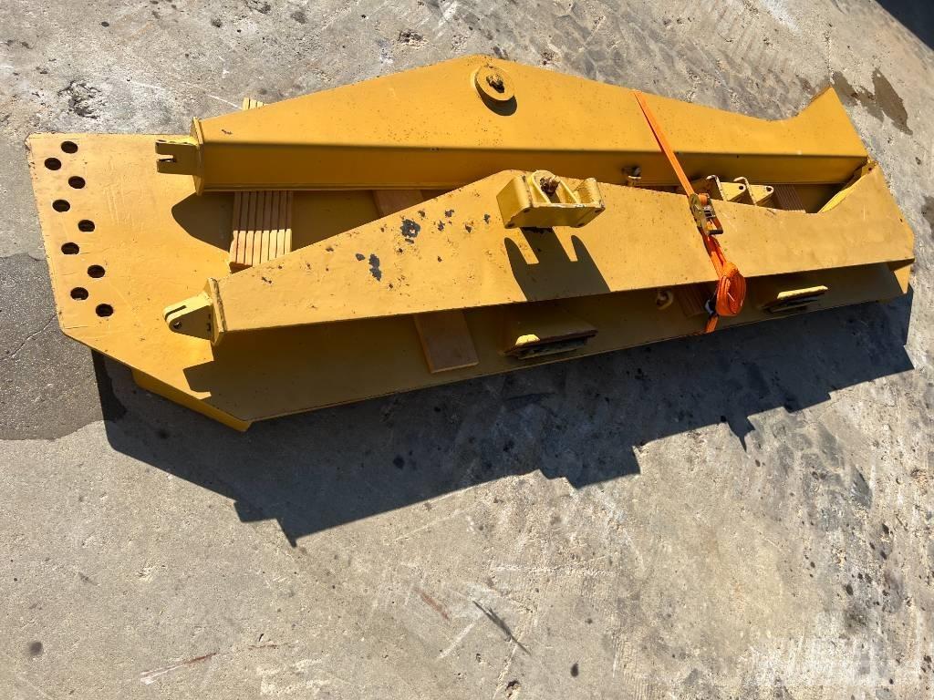 CAT TAILGATE CAT 735 Задни врати
