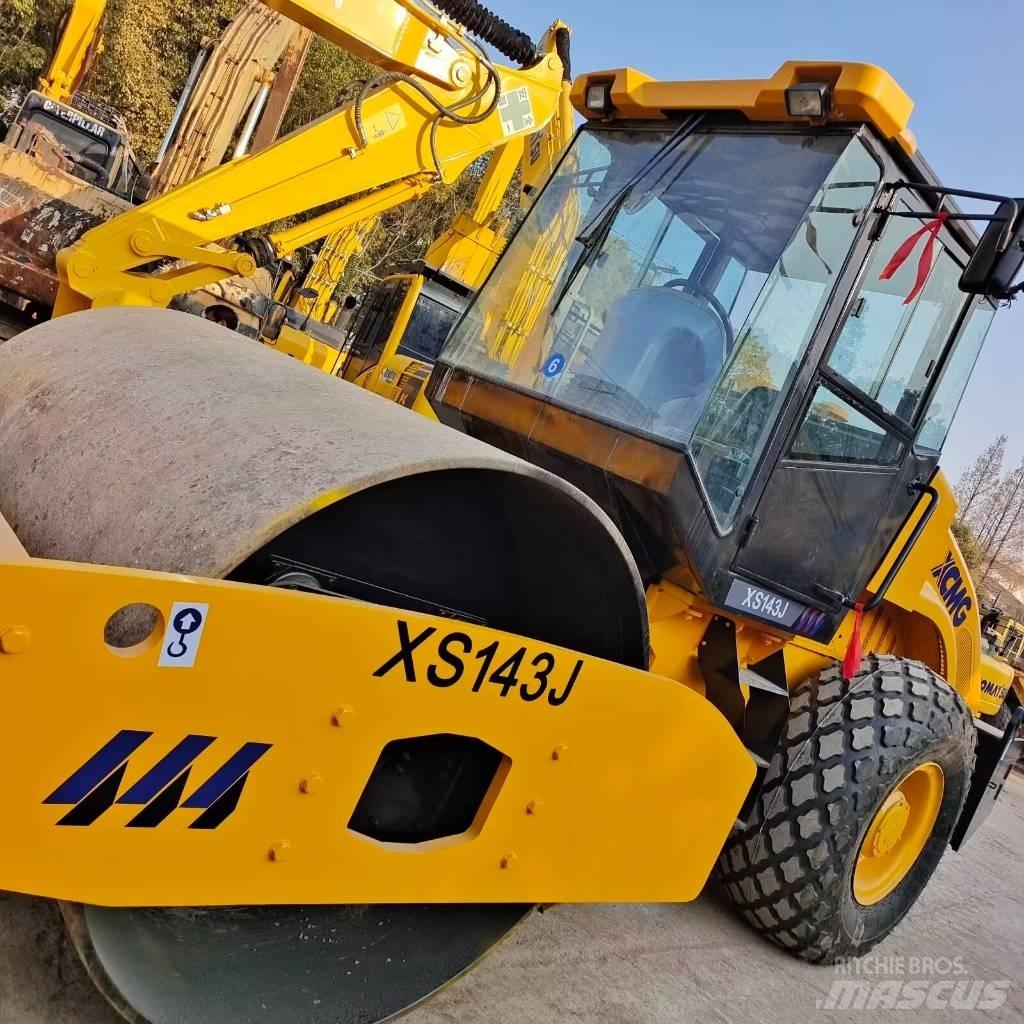 XCMG XS 142 J Еднобарабанни ролки
