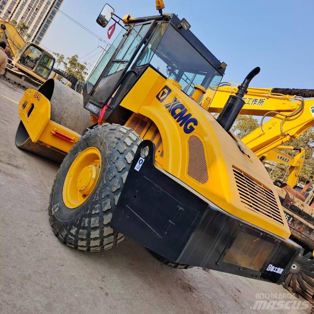 XCMG XS 142 J Еднобарабанни ролки
