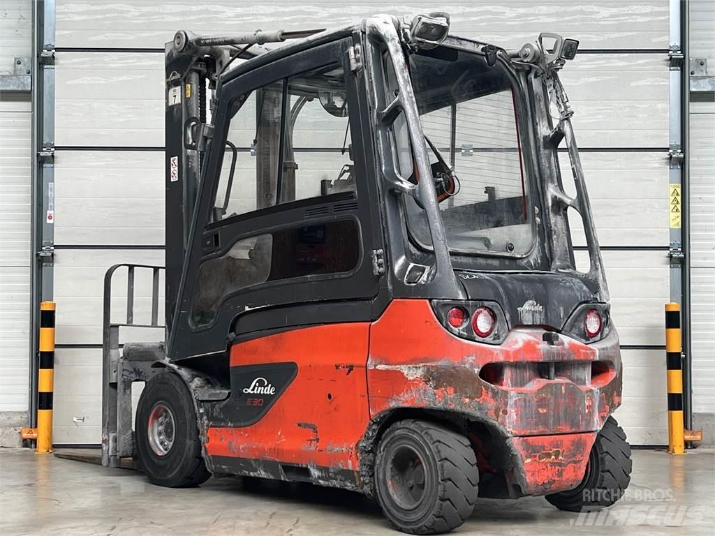 Linde E30L-01 Електрически вилични кари-повдигачи