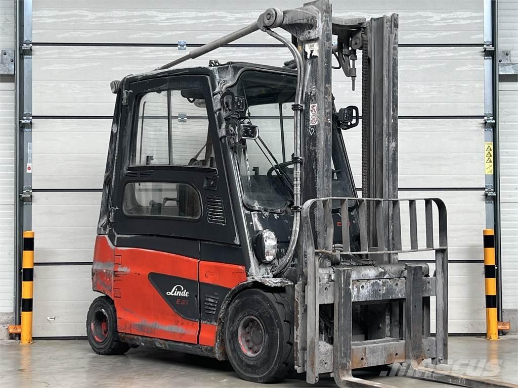 Linde E30L-01 Електрически вилични кари-повдигачи