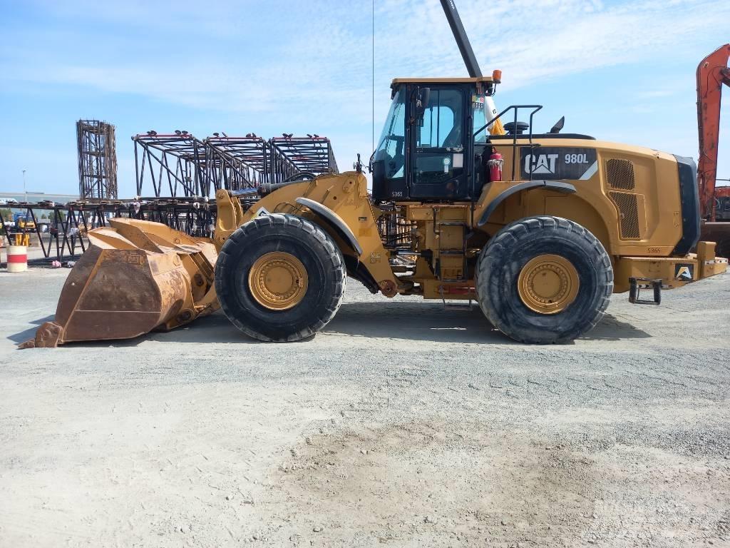 CAT 980L (Abu Dhabi) Колесни товарачи