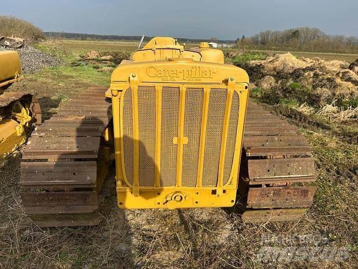 CAT D4 - Верижни булдозери
