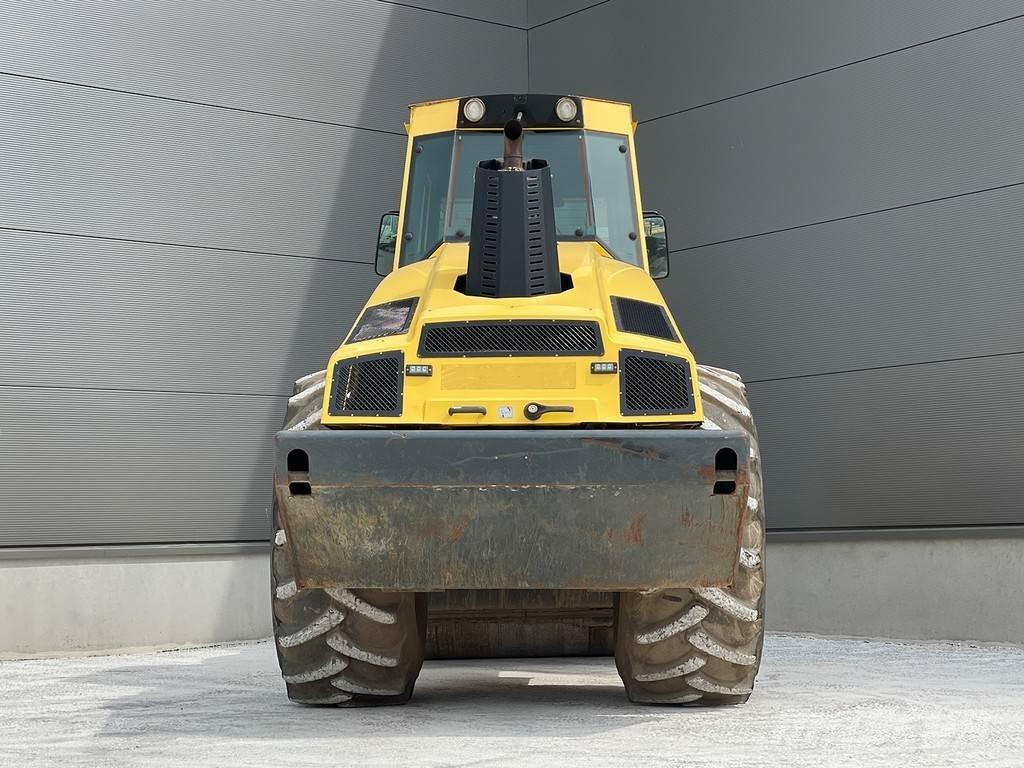 Bomag BW 216 DH-4i Еднобарабанни ролки
