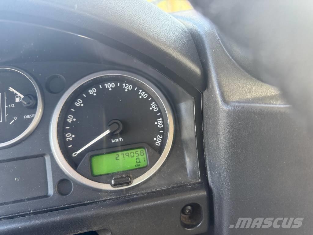 Land Rover Defender Пикапи